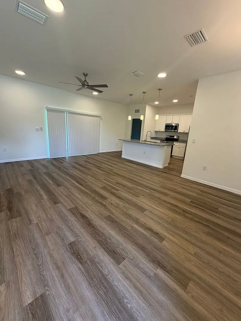 3 bed, 2.0 bath, 1548 sqft, $2,095 — Photo 3