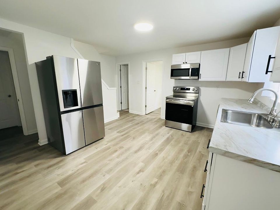 Kitchen (all new energy efficient LG appliances)