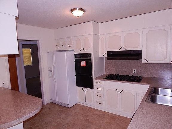 3rd image of 805 Skyline Dr