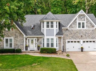 125 Dauphine Dr, Lake Saint Louis, MO 63367