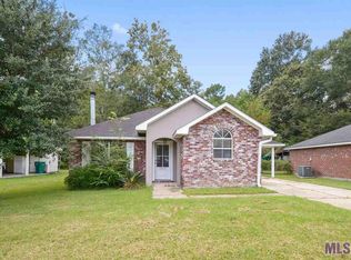13919 J R Dr, Walker, LA 70785