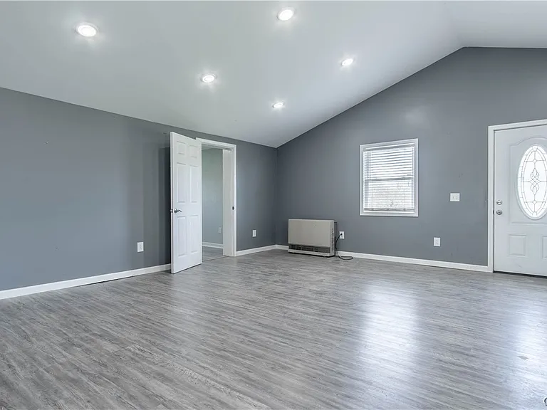 14530 Dodge Ave — Photo 21