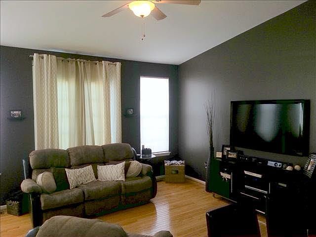 2nd image of 922 Osgood St
