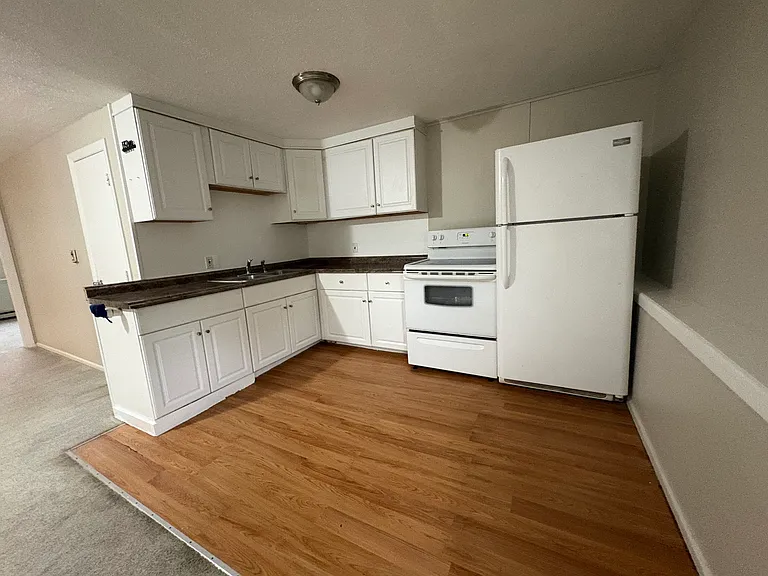 165 Main St #4 — Photo 3
