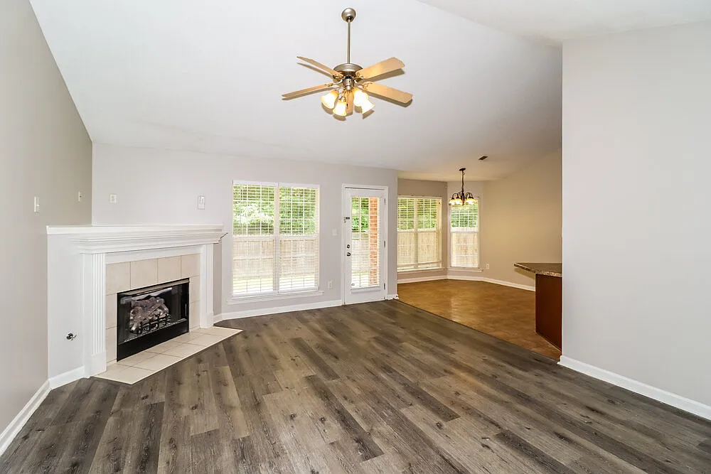 3 bed, 2.0 bath, 1425 sqft, $1,745 — Photo 4
