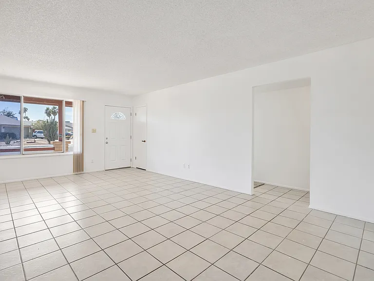 2104 E Cornell Dr — Photo 8