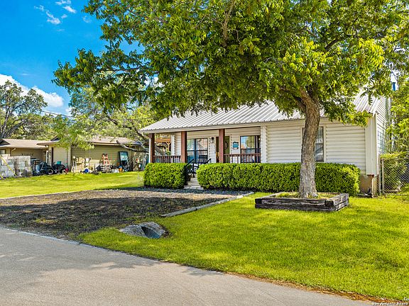 3rd image of 2538 Glenn Dr