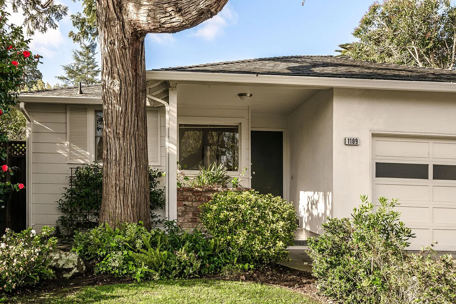 1109 Drake Ave photo 1