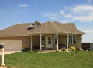489 Valley Dr, Hinton, IA 51024