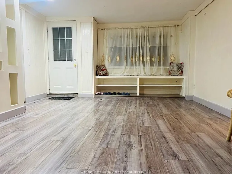 117 Lakeshore Dr — Photo 2