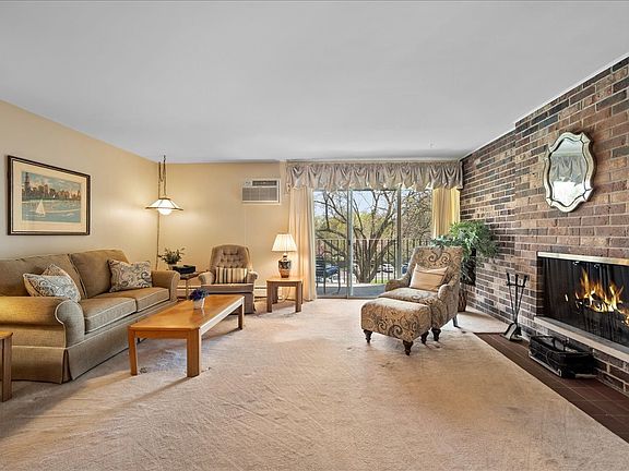 4th image of 1053 W Ogden Ave #350