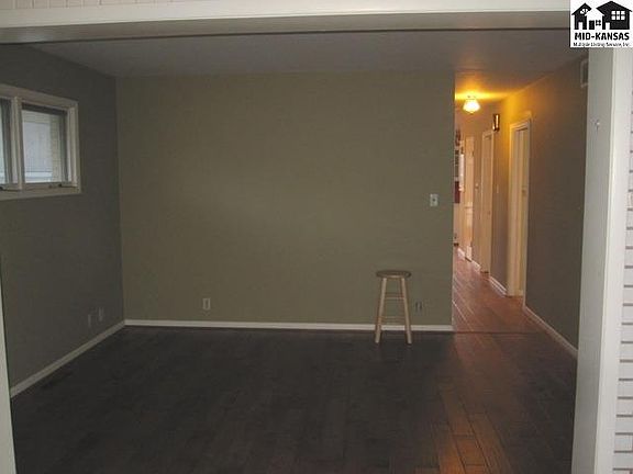 2nd image of 404 Crescent Blvd