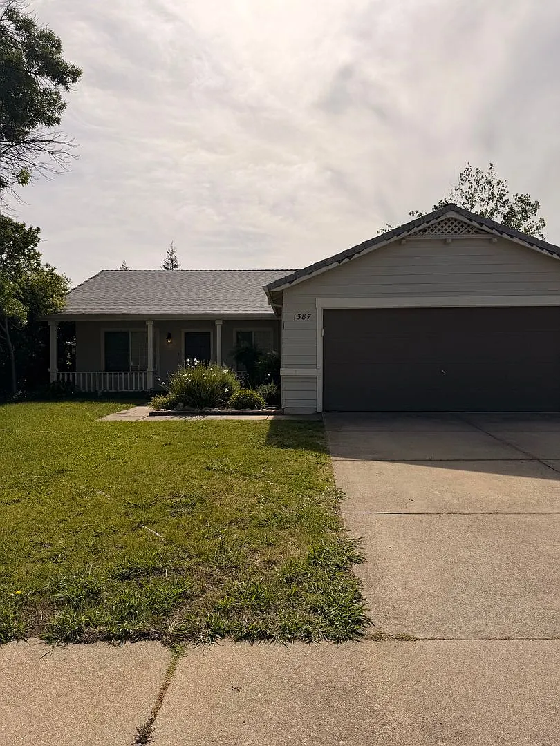 Building Photo - 1387 Grouse Dr