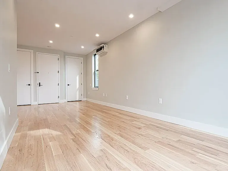 104 E 51st St #4A — Photo 4