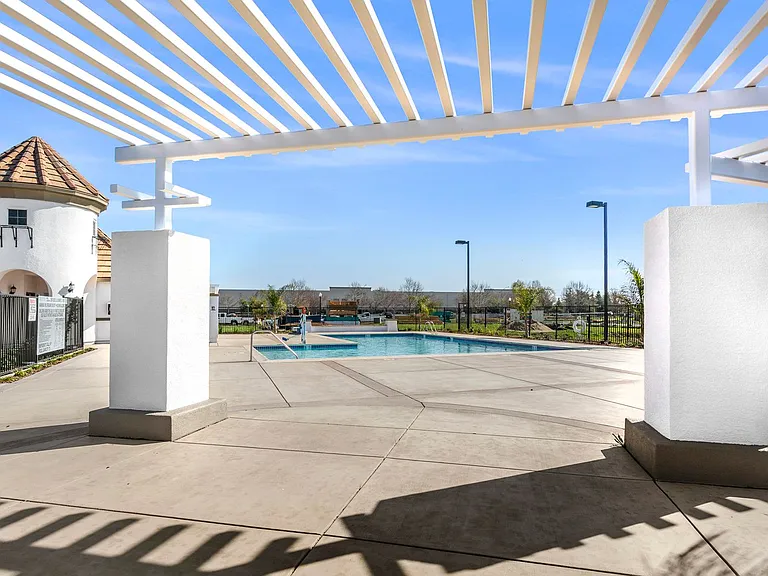 Spacious Townhomes in Provence at Natomas — Photo 13