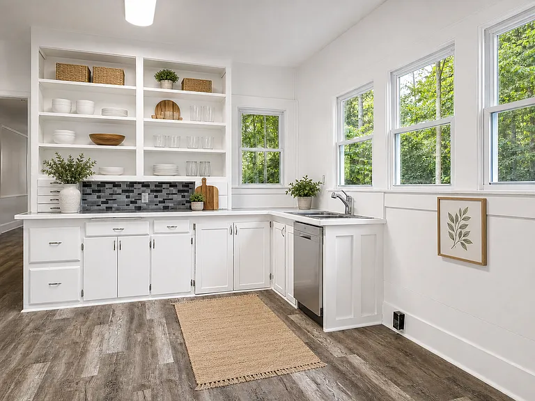 2210 Coggin Ave — Photo 3