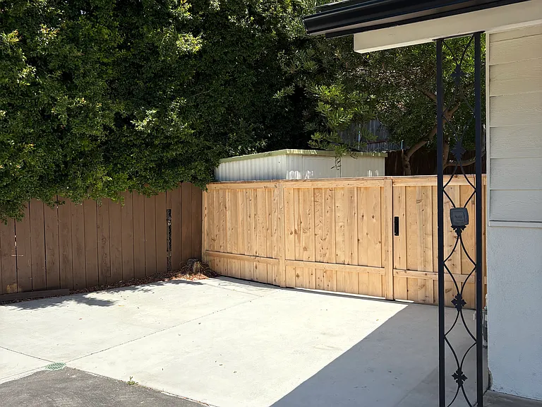 1279 Peach Grove Ln — Photo 1