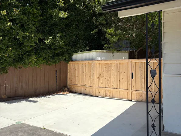 1279 Peach Grove Ln, Vista, CA 92084