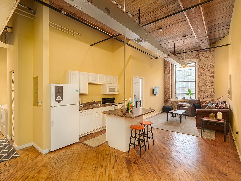 Ribbon Place - Student Housing Community - Living Room and Kitchen