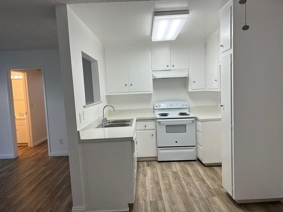 Looking toward kitchen and living room toward hallway. Guest bathroom on the left. (2x2)
