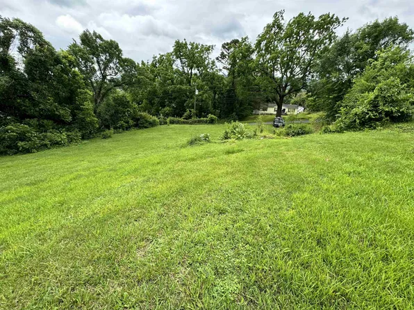 649 6th St NE, Pulaski, VA 24301