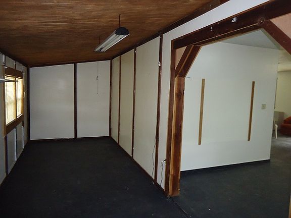 3rd image of 140 Yaupon St
