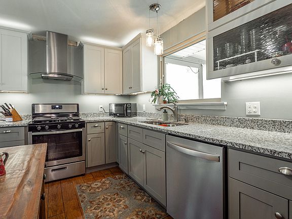 5th image of 120 Coburn Dr