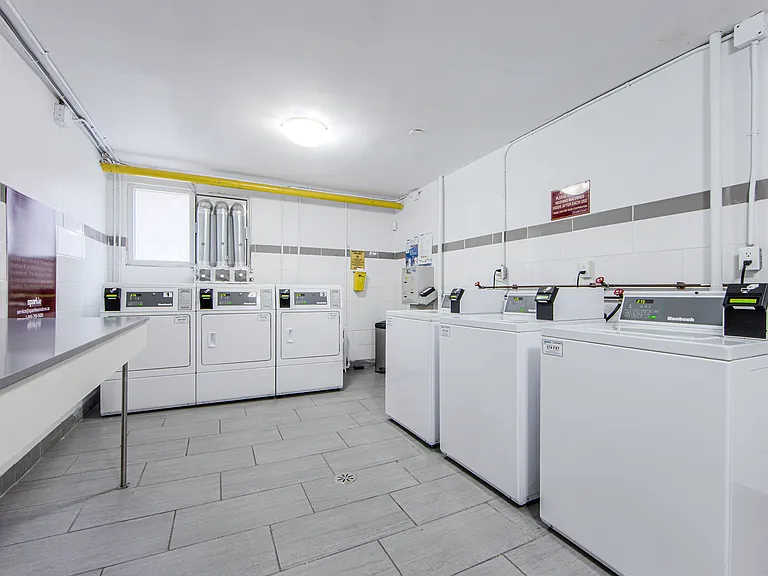 165 Erskine Ave — Photo 9