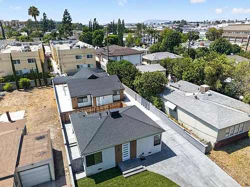 2327 N Naomi St Photo 1