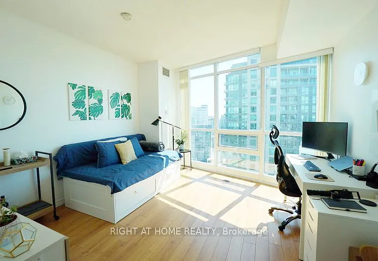 219 Fort York Blvd #3307 — Photo 31
