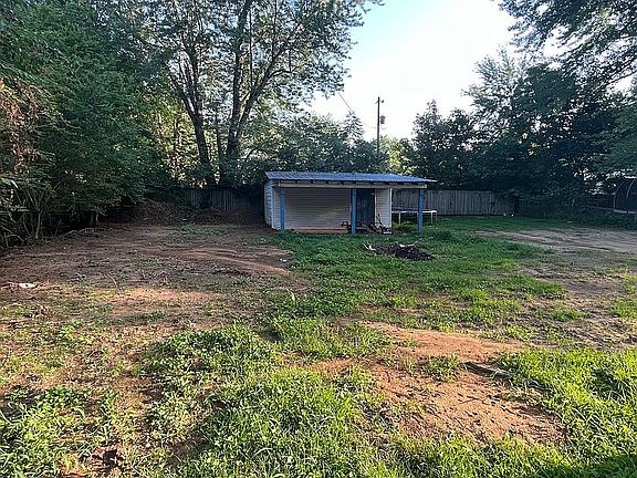 4th image of 241 Highland Ave