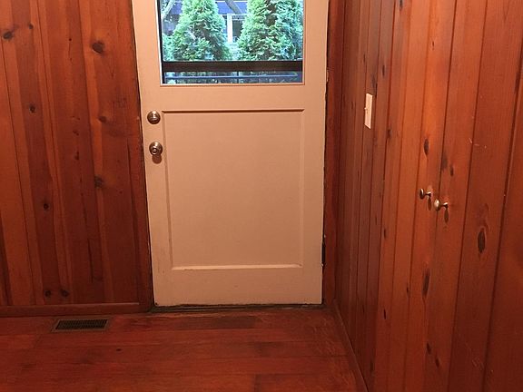 5th image of 911 N Yakima Ave APT 3