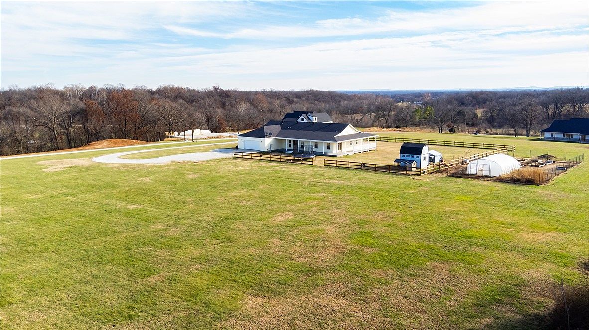 Abandoned Homestead, newest Gateway Arkansas, Rustic, Farmhouse, Colorful, Rogers, Northwest Arkansas, Pea Ridge