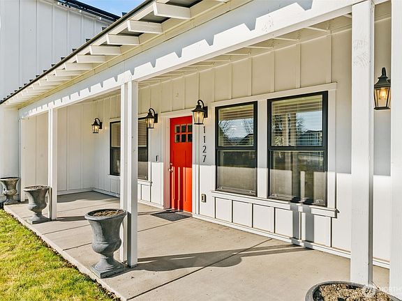3rd image of 1127 E Capitol Avenue