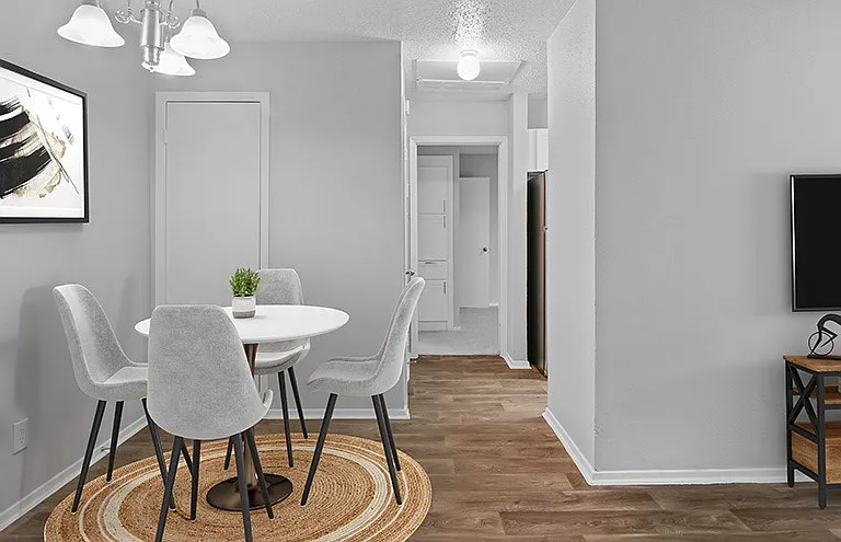 Hollytree Apartments — Photo 9