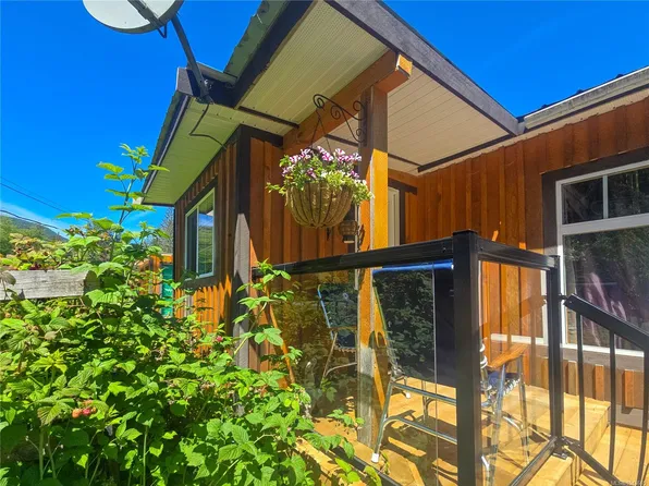 754 Sayward Hts, Sayward, BC V0P 1R0