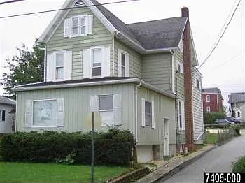 34 W Maple St photo 1