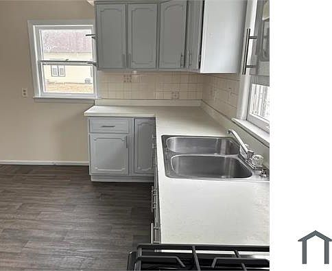 4th image of 742 W Homer St #1