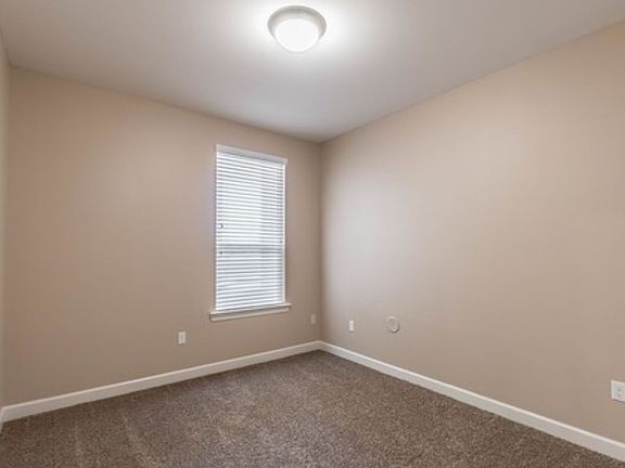 4th image of 1551 N Stanton St #10
