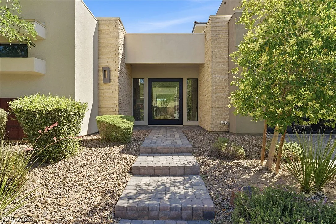 4 bed, 4.5 bath, 3776 sqft, $10,900 — Photo 4
