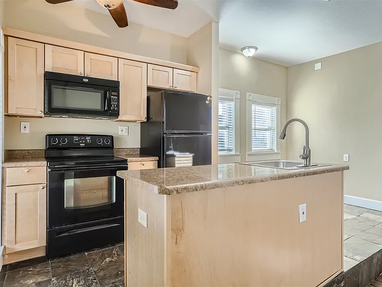 2418 Stout St #2 — Photo 2