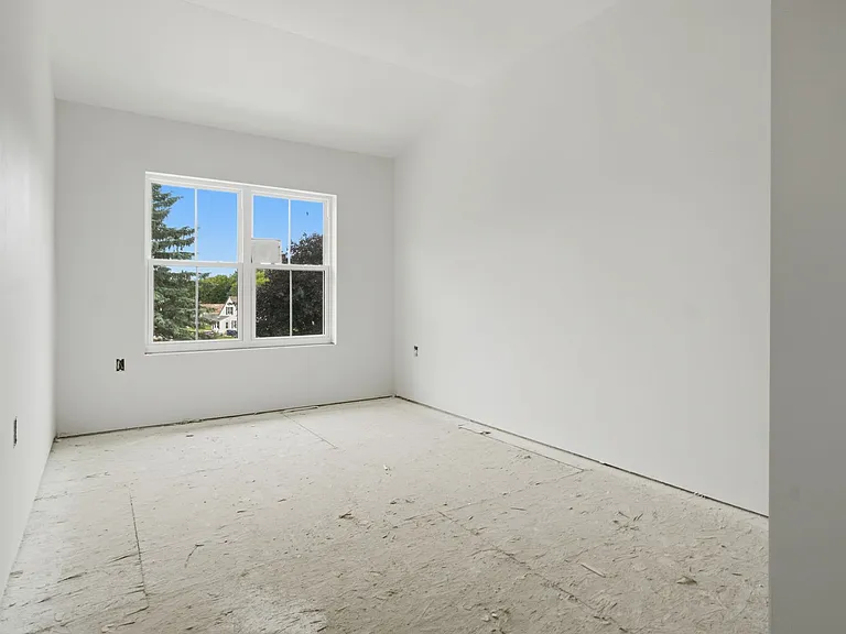 115 Kettle Moraine Dr S — Photo 21