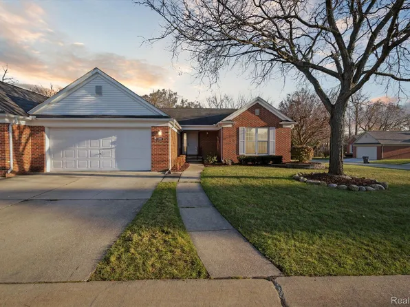 37810 Maple Cir E, Clinton Township, MI 48036