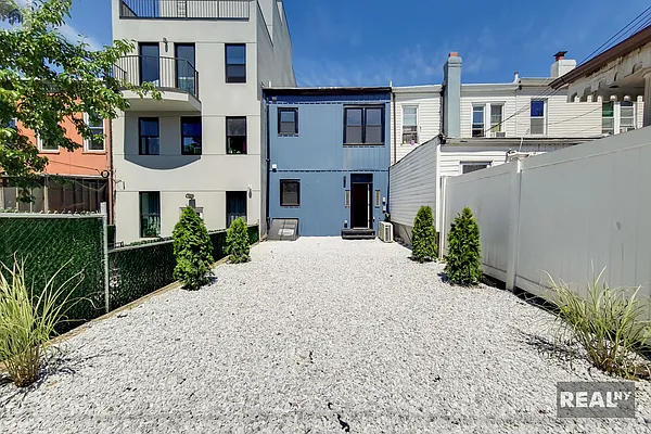 Rented by REAL New York | media 19