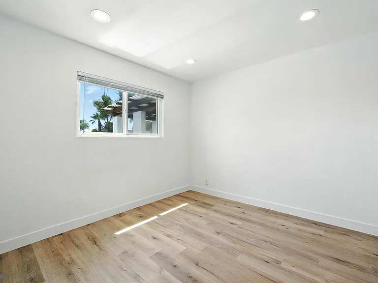 1472 Loma Ln — Photo 27