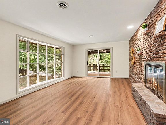 4th image of 300 Timber Ln