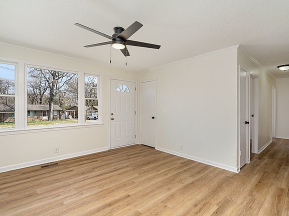 5th image of 122 Brookside Dr