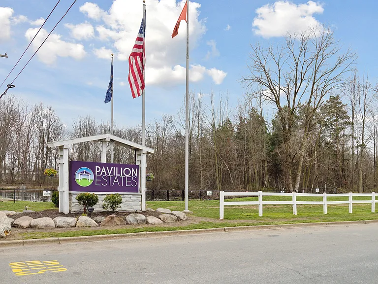 Pavilion Estates — Photo 8