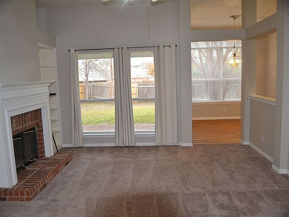 4th image of 3011 Oaklawn Dr