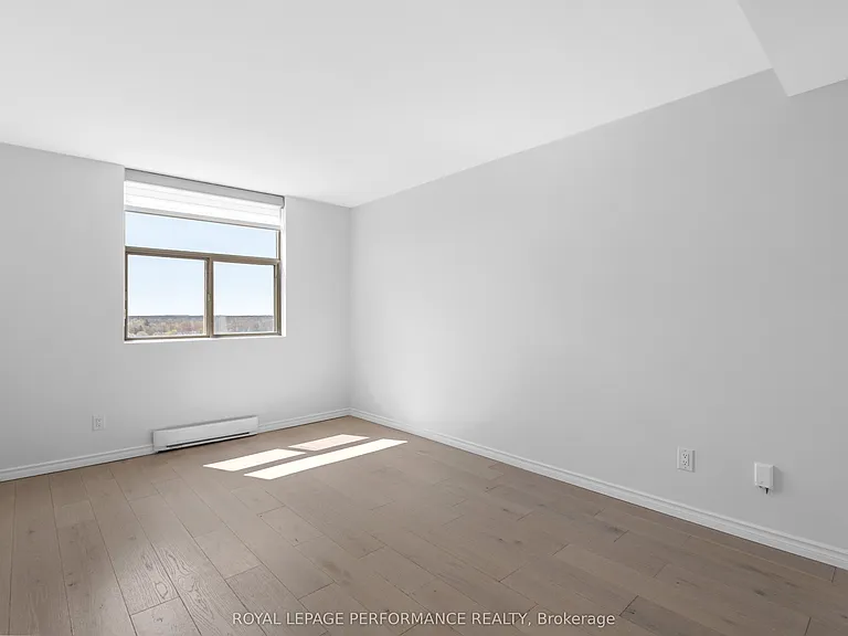 2760 Carousel Cres #1606 — Photo 21